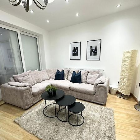 London Charm - Stylish Room In Spacious Home Bagian luar foto