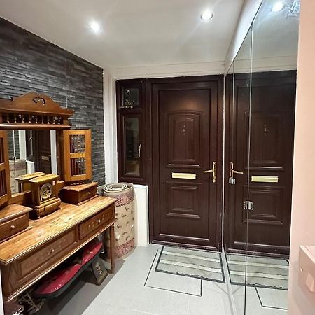 London Charm - Stylish Room In Spacious Home Bagian luar foto