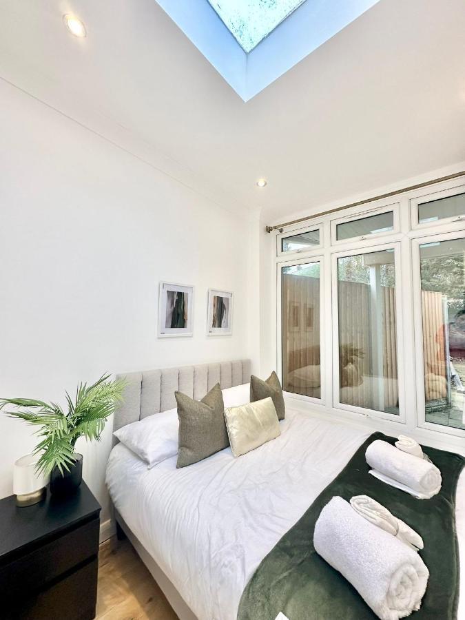 London Charm - Stylish Room In Spacious Home Bagian luar foto