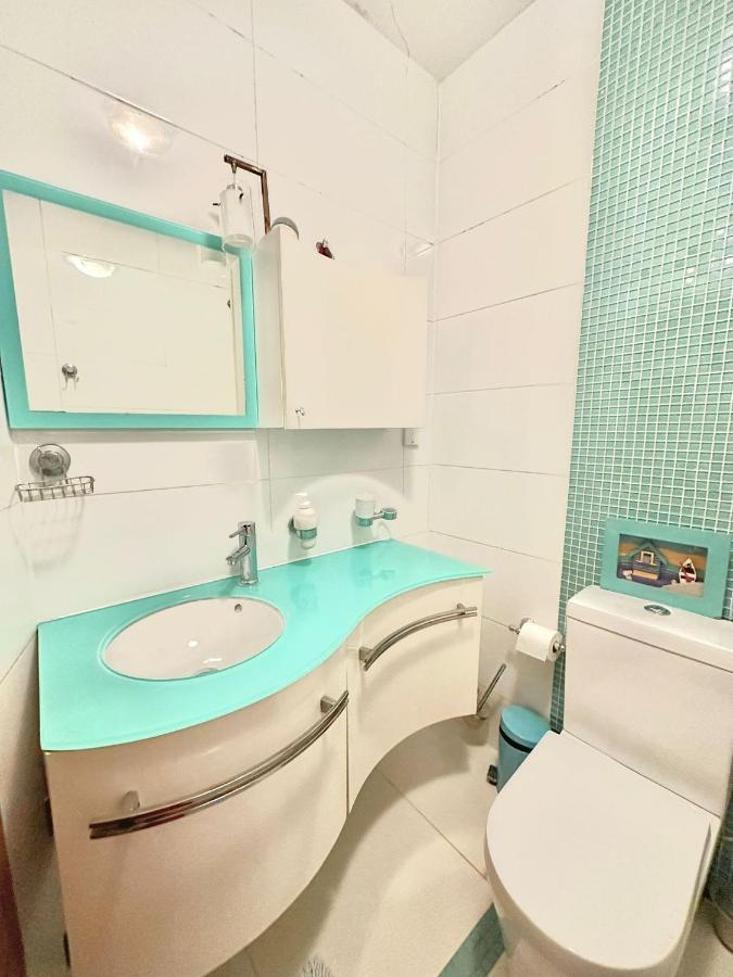 London Charm - Stylish Room In Spacious Home Bagian luar foto