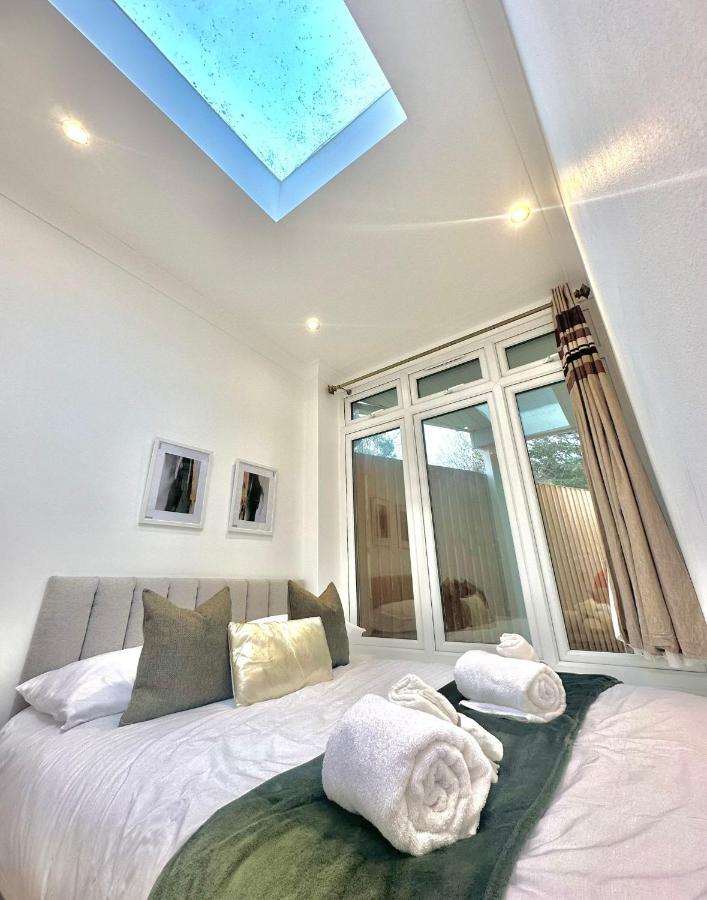 London Charm - Stylish Room In Spacious Home Bagian luar foto